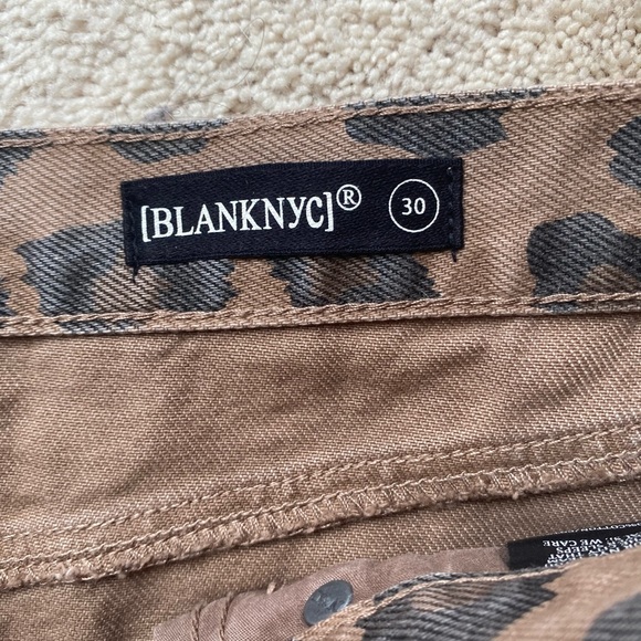 Leopard print denim mini skirt 🐆 - Picture 3 of 3